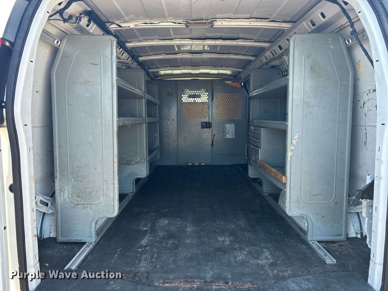 image for item KH9547 2009 GMC Savana G3500  utility van