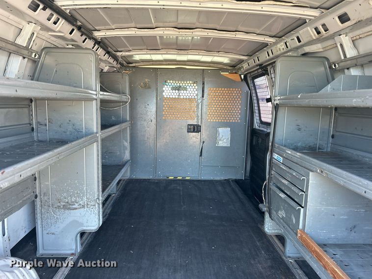 image for item KH9547 2009 GMC Savana G3500  utility van