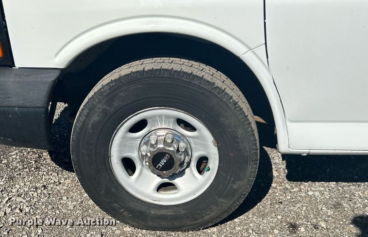 image for item KH9547 2009 GMC Savana G3500  utility van