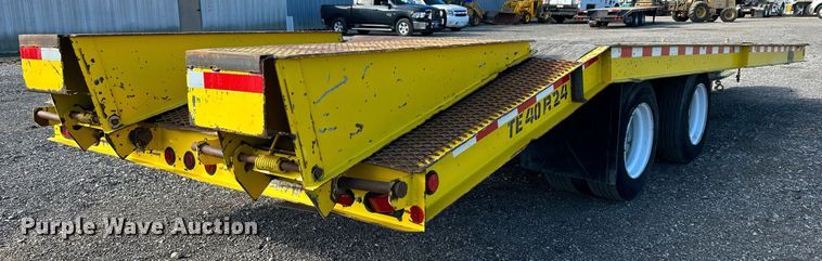 image for item KH9579 2001 Dakota MFG Trail-Eze  equipment trailer