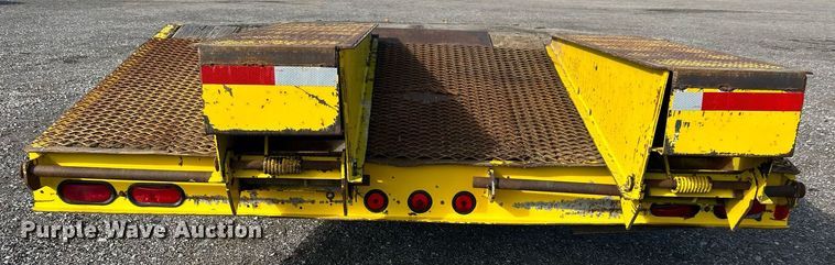image for item KH9579 2001 Dakota MFG Trail-Eze  equipment trailer