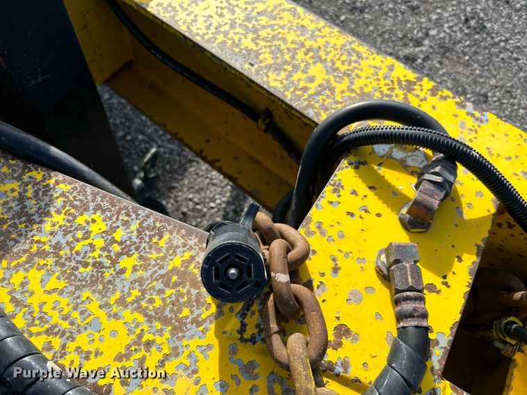 image for item KH9579 2001 Dakota MFG Trail-Eze  equipment trailer