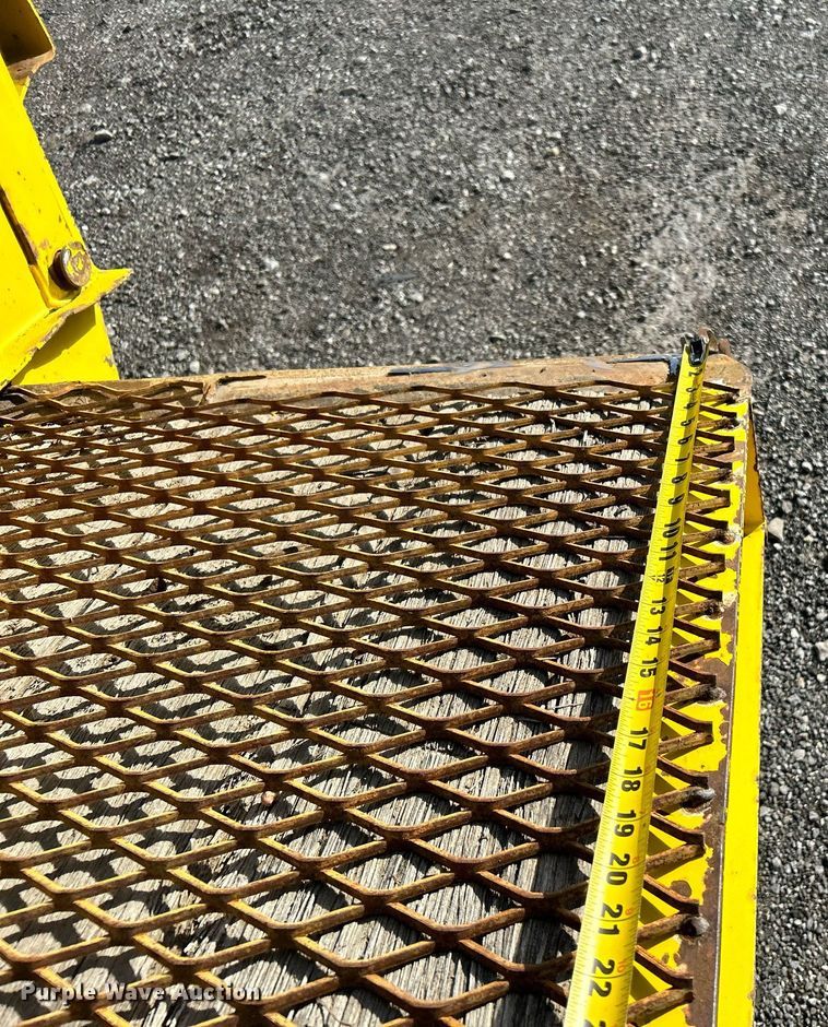 image for item KH9579 2001 Dakota MFG Trail-Eze  equipment trailer