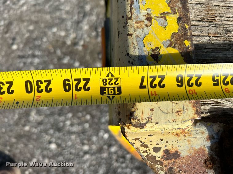 image for item KH9579 2001 Dakota MFG Trail-Eze  equipment trailer