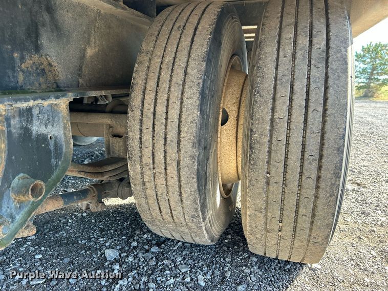 image for item KH9579 2001 Dakota MFG Trail-Eze  equipment trailer