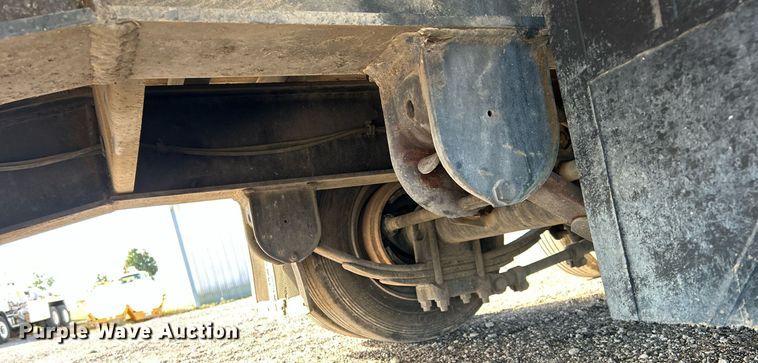 image for item KH9579 2001 Dakota MFG Trail-Eze  equipment trailer