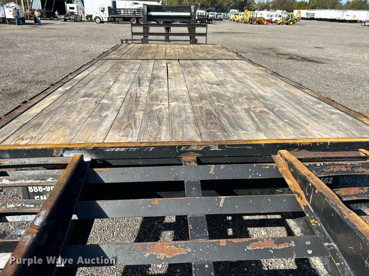 image for item KH9580 2007 Sure-Pull  equipment trailer