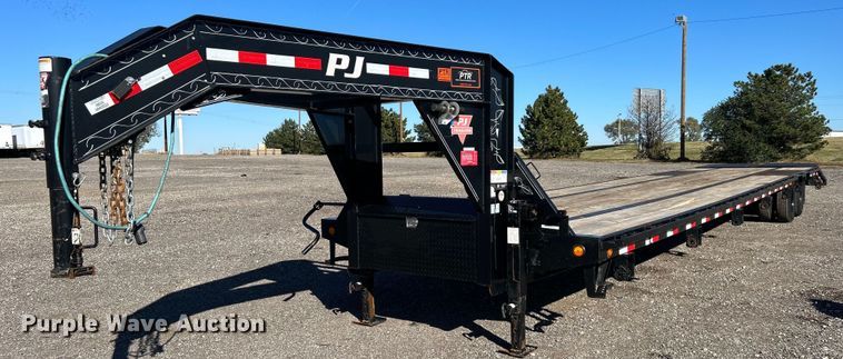 image for item KH9590 2020 PJ Trailer LD422  equipment trailer