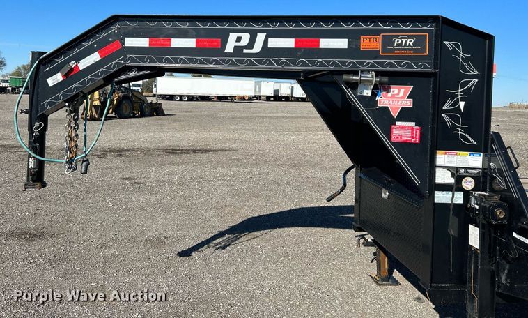 image for item KH9590 2020 PJ Trailer LD422  equipment trailer