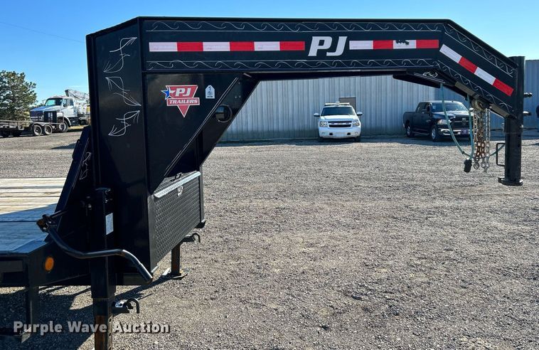 image for item KH9590 2020 PJ Trailer LD422  equipment trailer