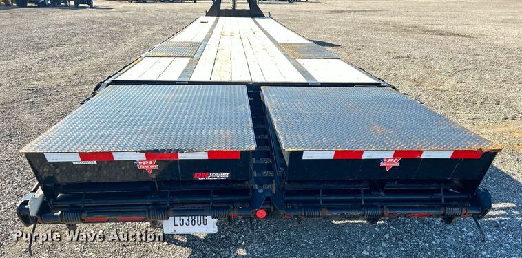 image for item KH9590 2020 PJ Trailer LD422  equipment trailer