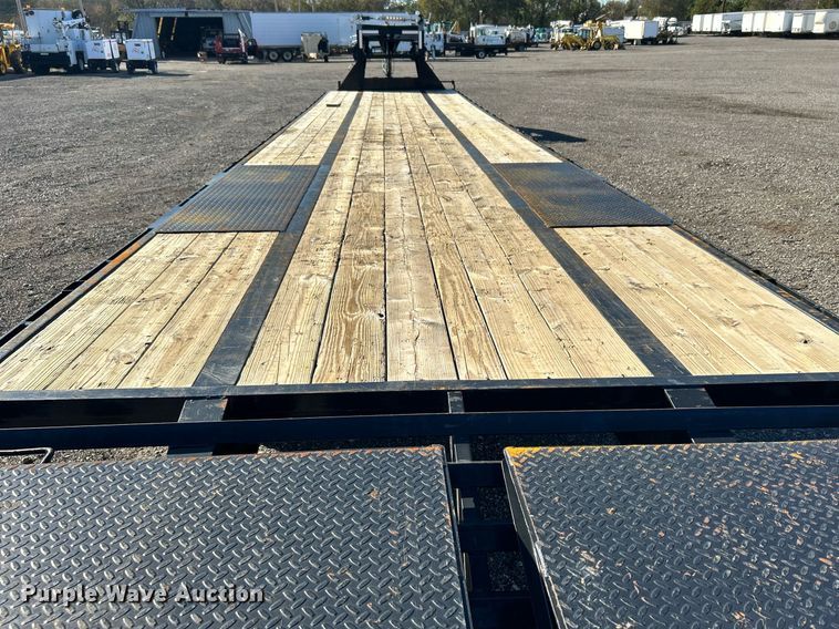 image for item KH9590 2020 PJ Trailer LD422  equipment trailer