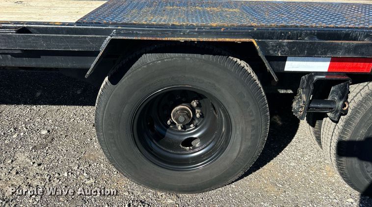 image for item KH9590 2020 PJ Trailer LD422  equipment trailer