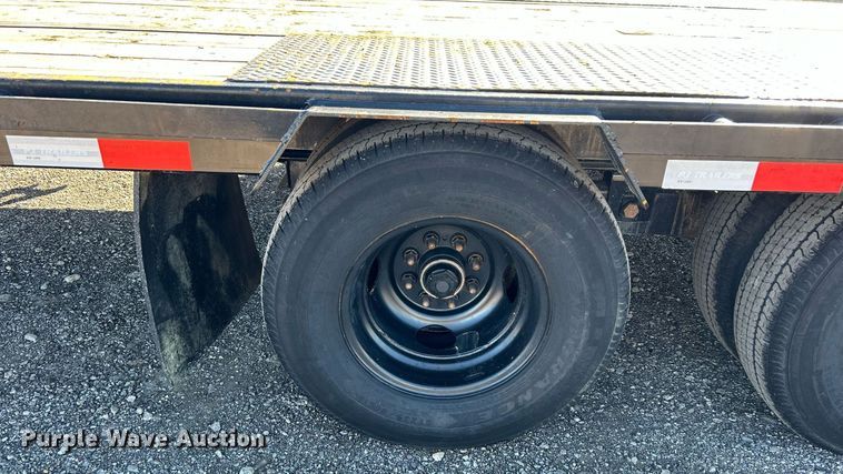 image for item KH9590 2020 PJ Trailer LD422  equipment trailer