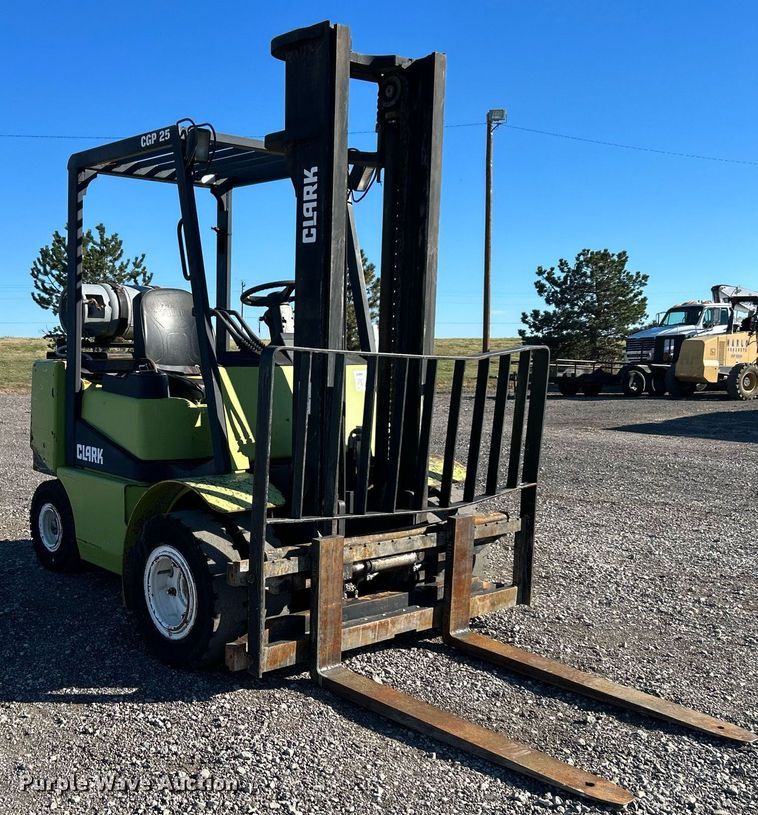 image for item KH9591 Clark CGP25  forklift