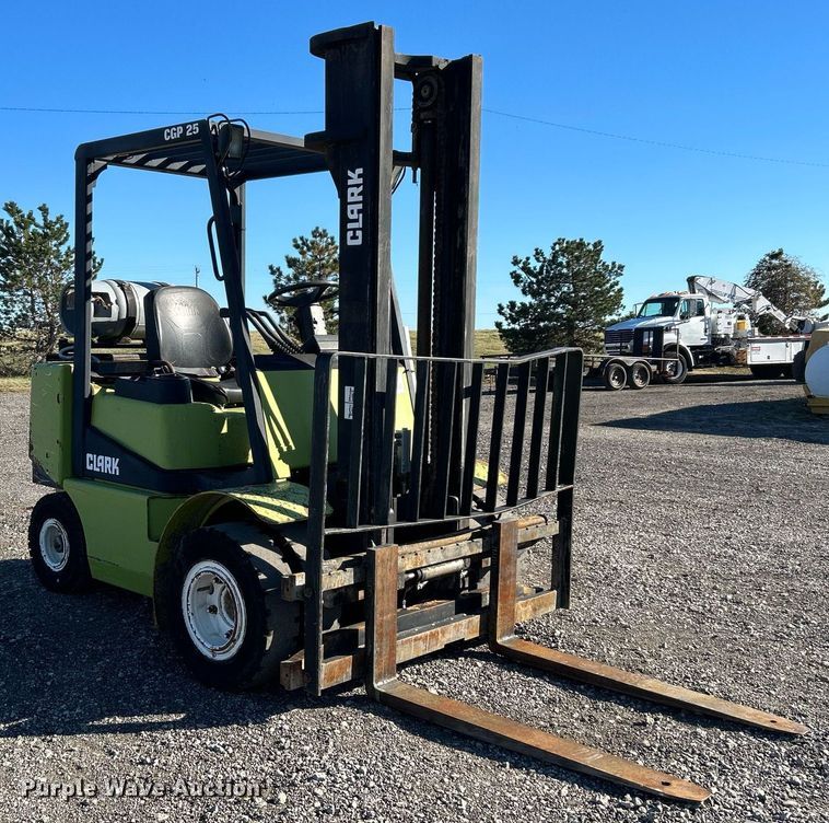 image for item KH9591 Clark CGP25  forklift