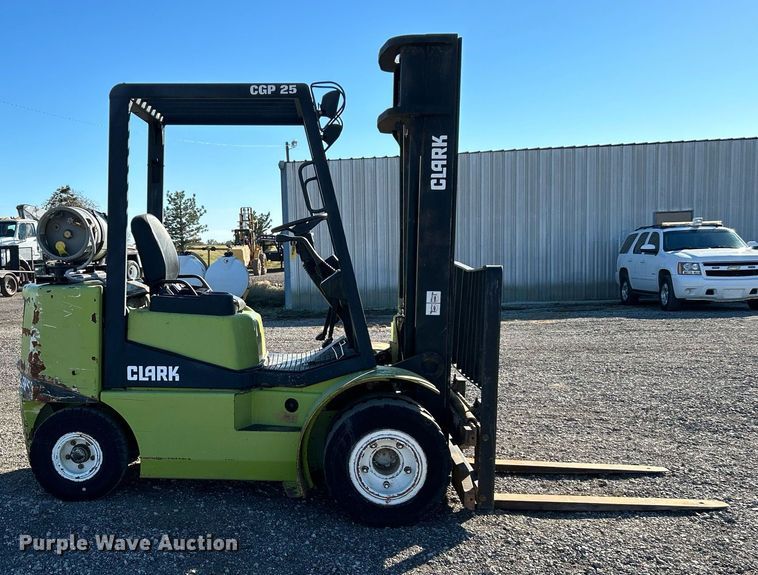 image for item KH9591 Clark CGP25  forklift