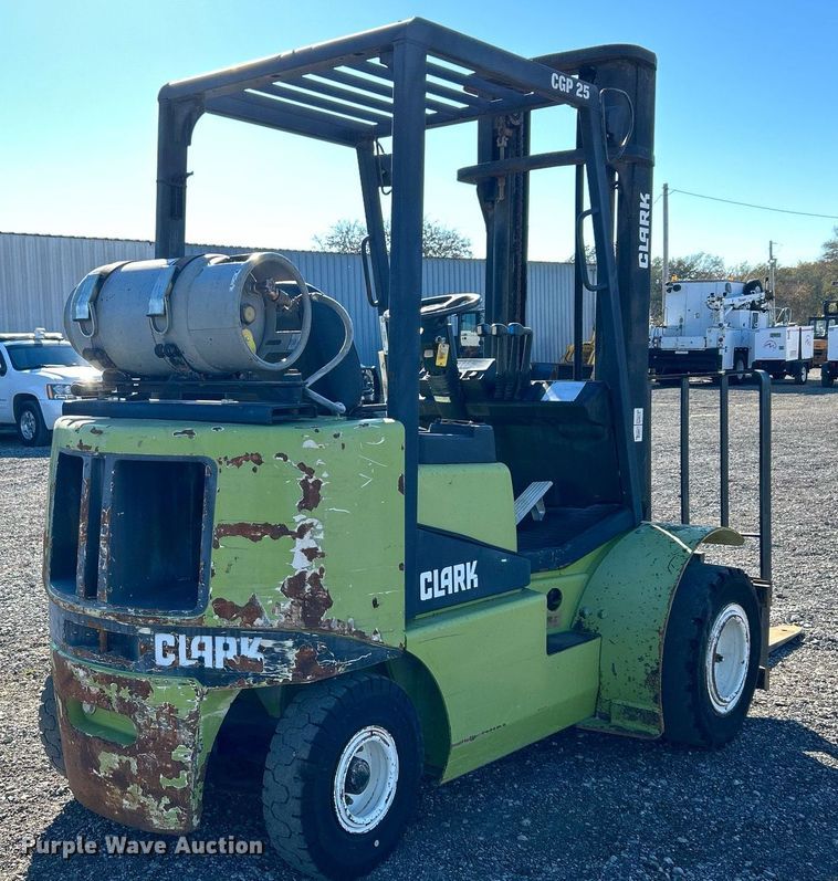 image for item KH9591 Clark CGP25  forklift