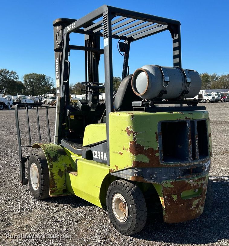 image for item KH9591 Clark CGP25  forklift