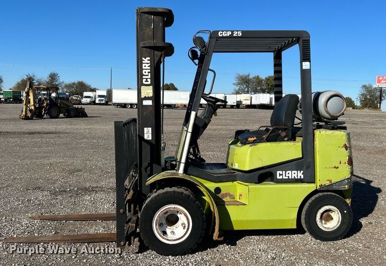 image for item KH9591 Clark CGP25  forklift