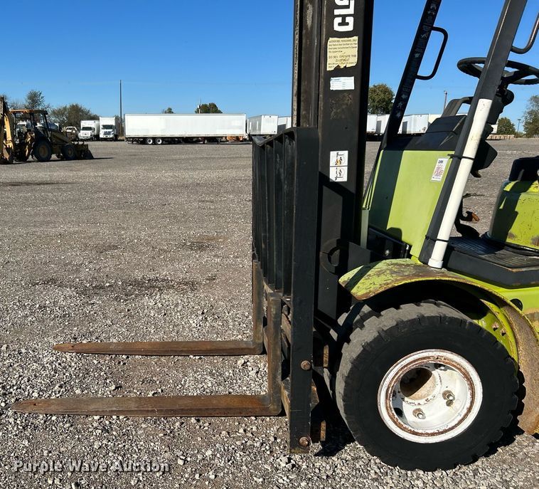image for item KH9591 Clark CGP25  forklift