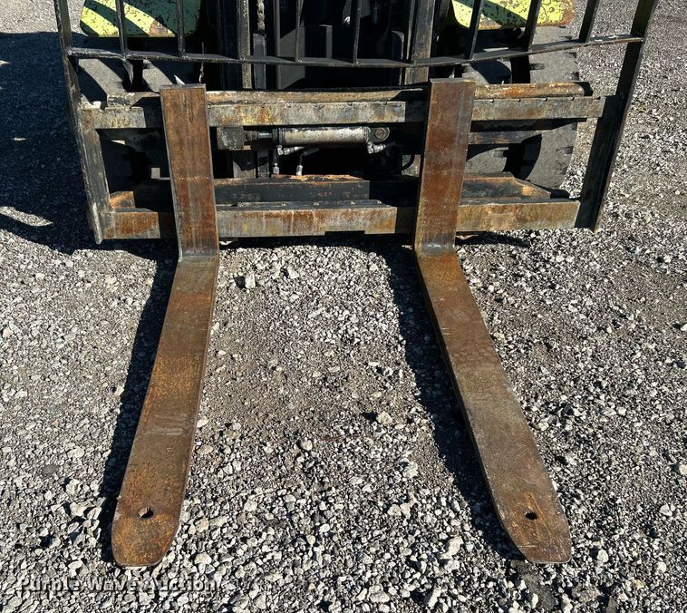 image for item KH9591 Clark CGP25  forklift