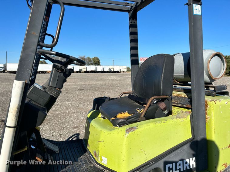 image for item KH9591 Clark CGP25  forklift