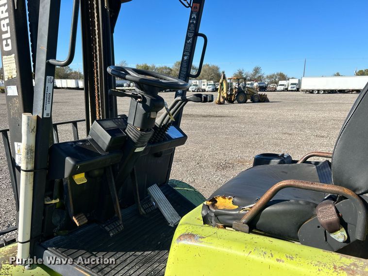 image for item KH9591 Clark CGP25  forklift