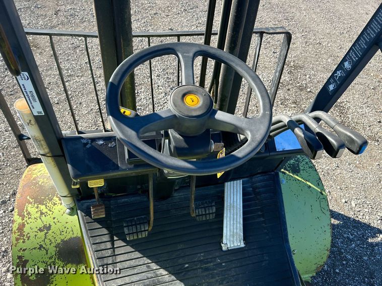 image for item KH9591 Clark CGP25  forklift