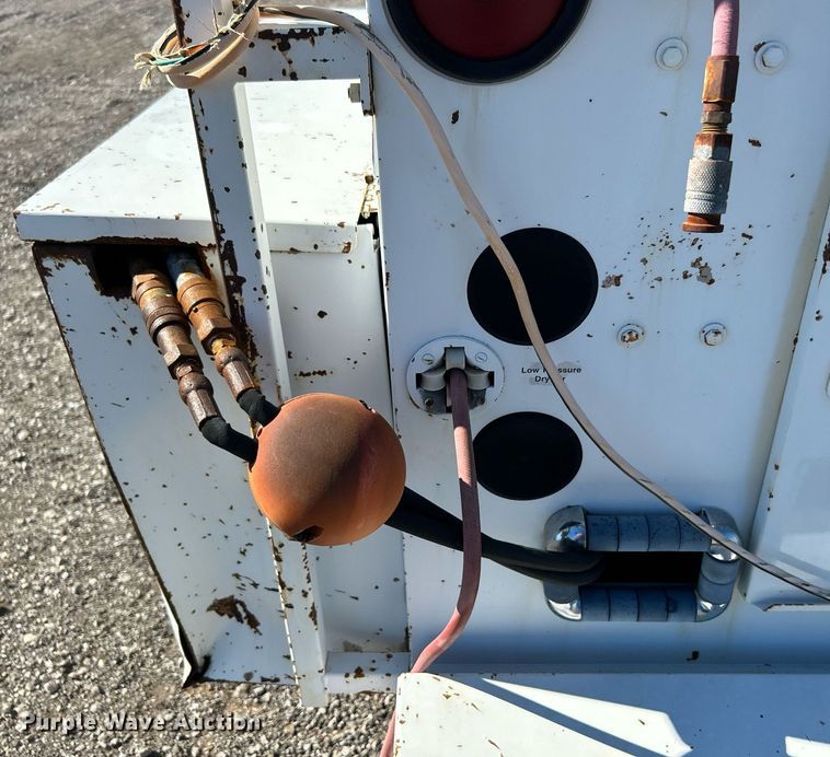 image for item KH9603 1987 Hesco Mobile Power Unit 150010  power unit trailer