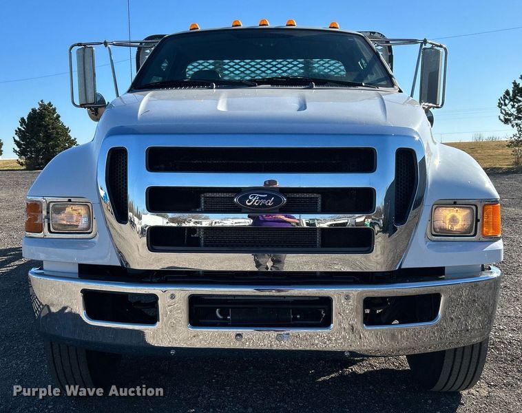 image for item KH9614 2015 Ford F650 Super Duty  flatbed truck