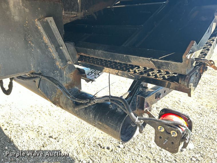 image for item KH9614 2015 Ford F650 Super Duty  flatbed truck