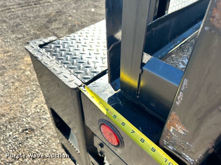 image for item KH9614 2015 Ford F650 Super Duty  flatbed truck