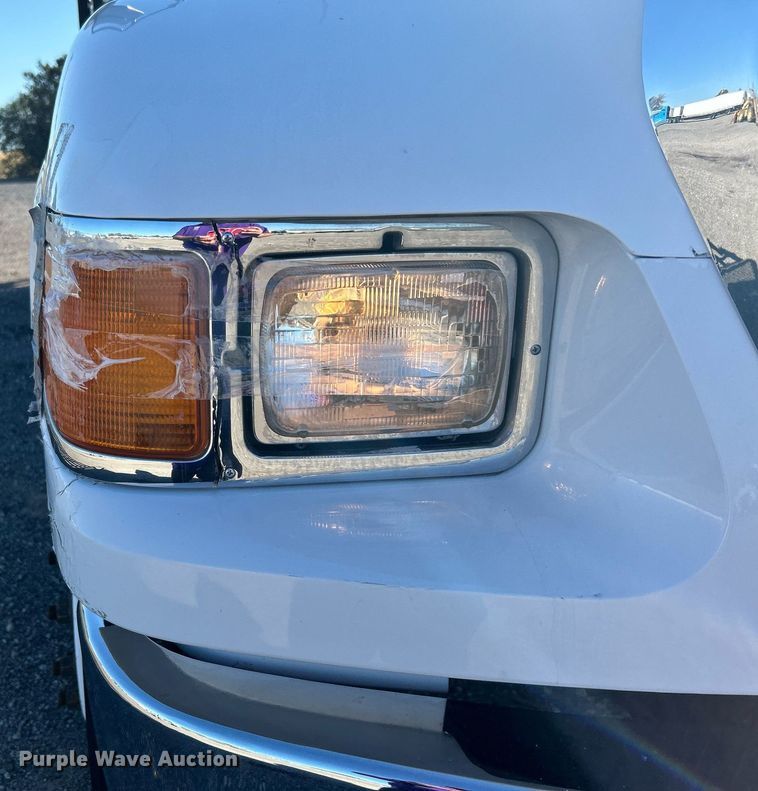 image for item KH9614 2015 Ford F650 Super Duty  flatbed truck