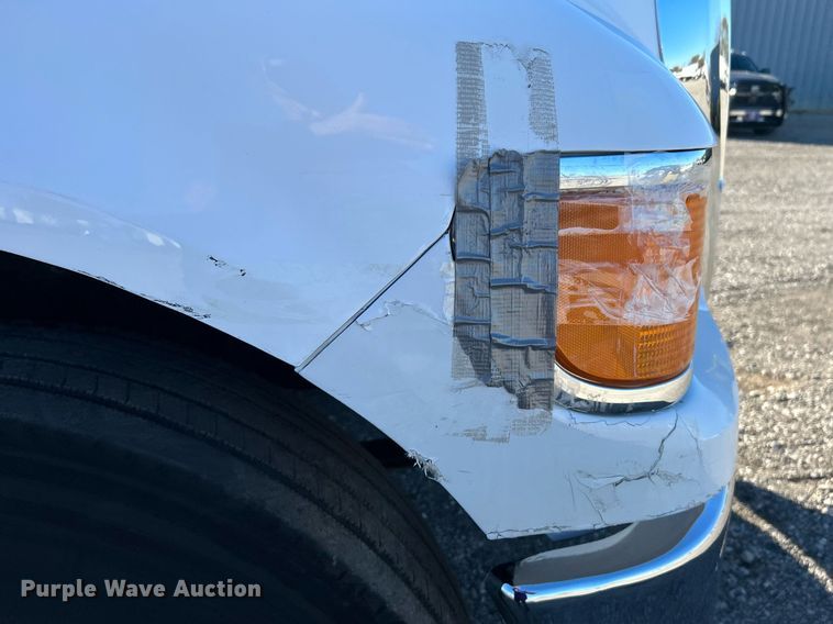 image for item KH9614 2015 Ford F650 Super Duty  flatbed truck