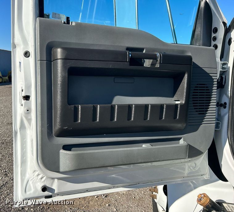 image for item KH9614 2015 Ford F650 Super Duty  flatbed truck