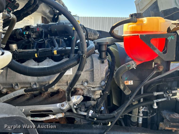 image for item KH9614 2015 Ford F650 Super Duty  flatbed truck