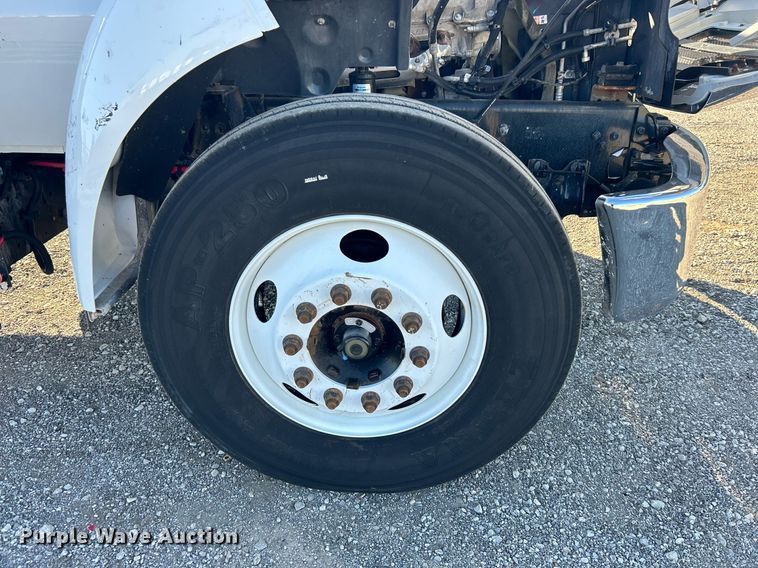 image for item KH9614 2015 Ford F650 Super Duty  flatbed truck