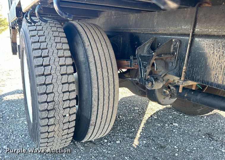 image for item KH9614 2015 Ford F650 Super Duty  flatbed truck