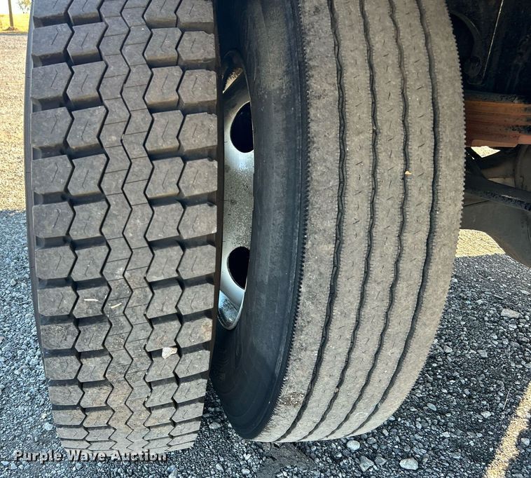 image for item KH9614 2015 Ford F650 Super Duty  flatbed truck