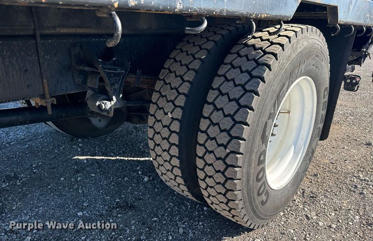 image for item KH9614 2015 Ford F650 Super Duty  flatbed truck