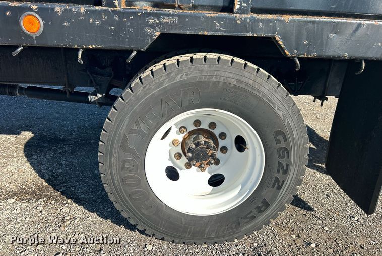 image for item KH9614 2015 Ford F650 Super Duty  flatbed truck