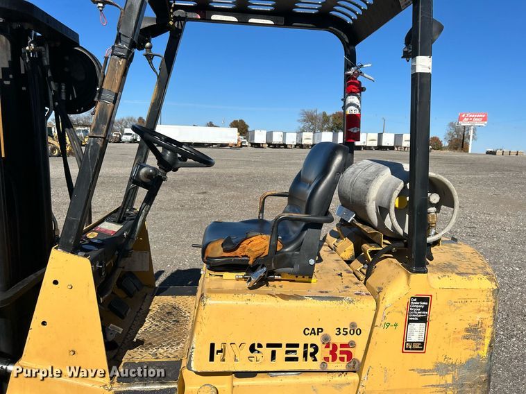 image for item KH9620 Hyster H35XL  forklift