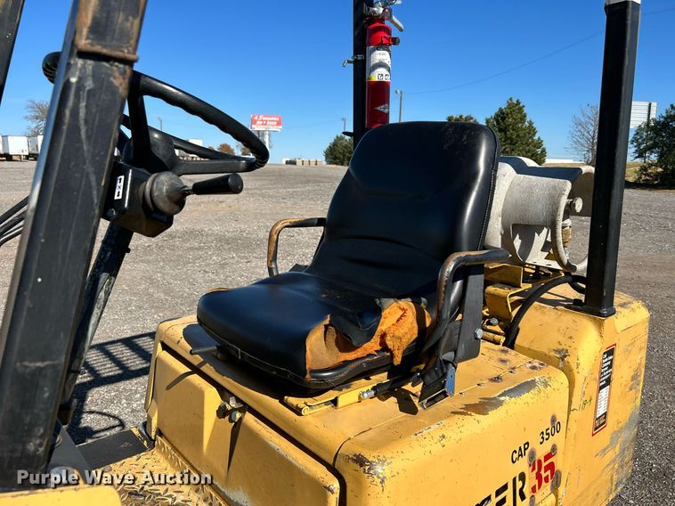 image for item KH9620 Hyster H35XL  forklift