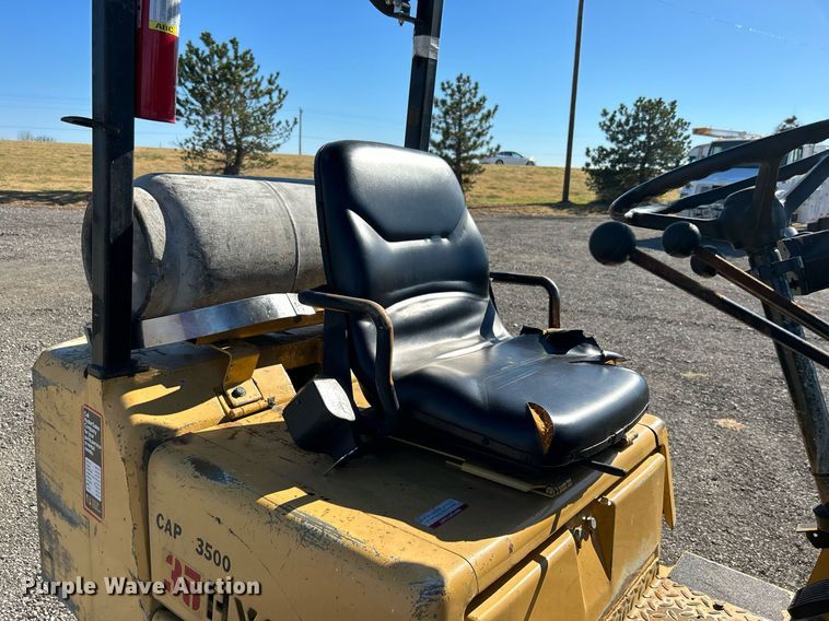 image for item KH9620 Hyster H35XL  forklift