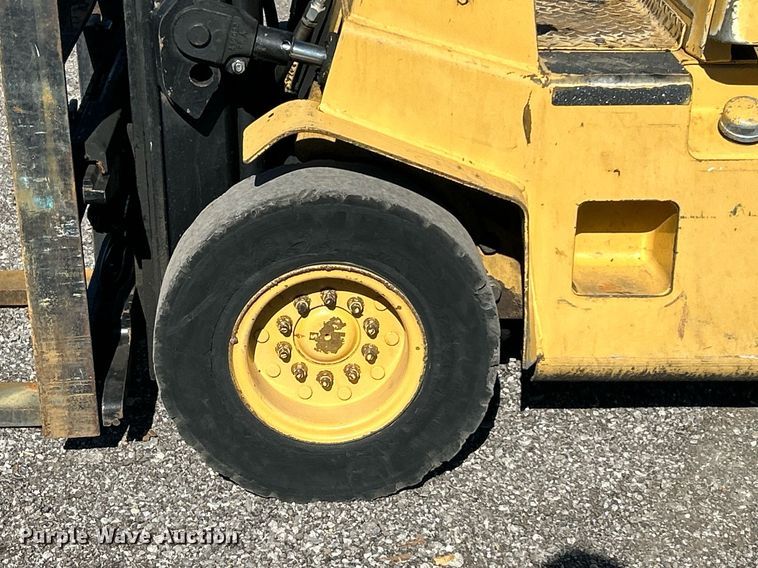 image for item KH9620 Hyster H35XL  forklift