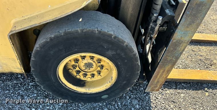 image for item KH9620 Hyster H35XL  forklift