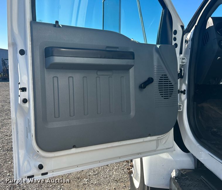 image for item KH9624 2013  Ford F650 Super Duty  box truck