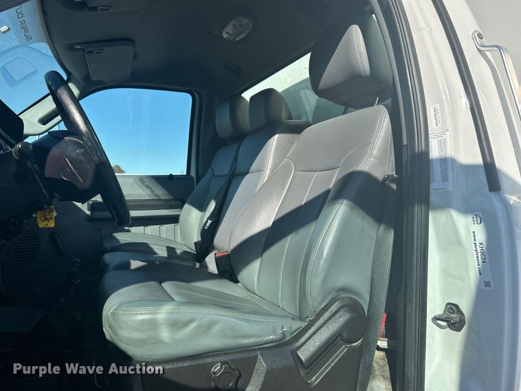 image for item KH9624 2013  Ford F650 Super Duty  box truck