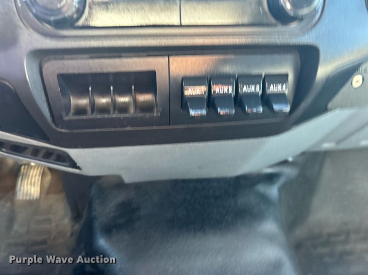 image for item KH9624 2013  Ford F650 Super Duty  box truck